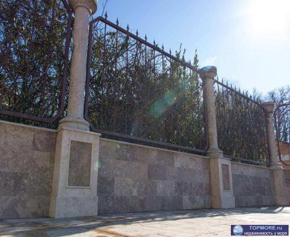 Вилла в тосканском стиле. Дом расположен на участке 6 соток с панорамным видом на море. Жилая площадь 330 м2. Есть... - 1