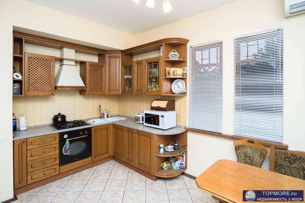  Продаю 4-ех этажный дом 256 кв.м, в районе Фабрициуса. Земельный участок 5 соток ижс собственность. 1 этаж - гараж...