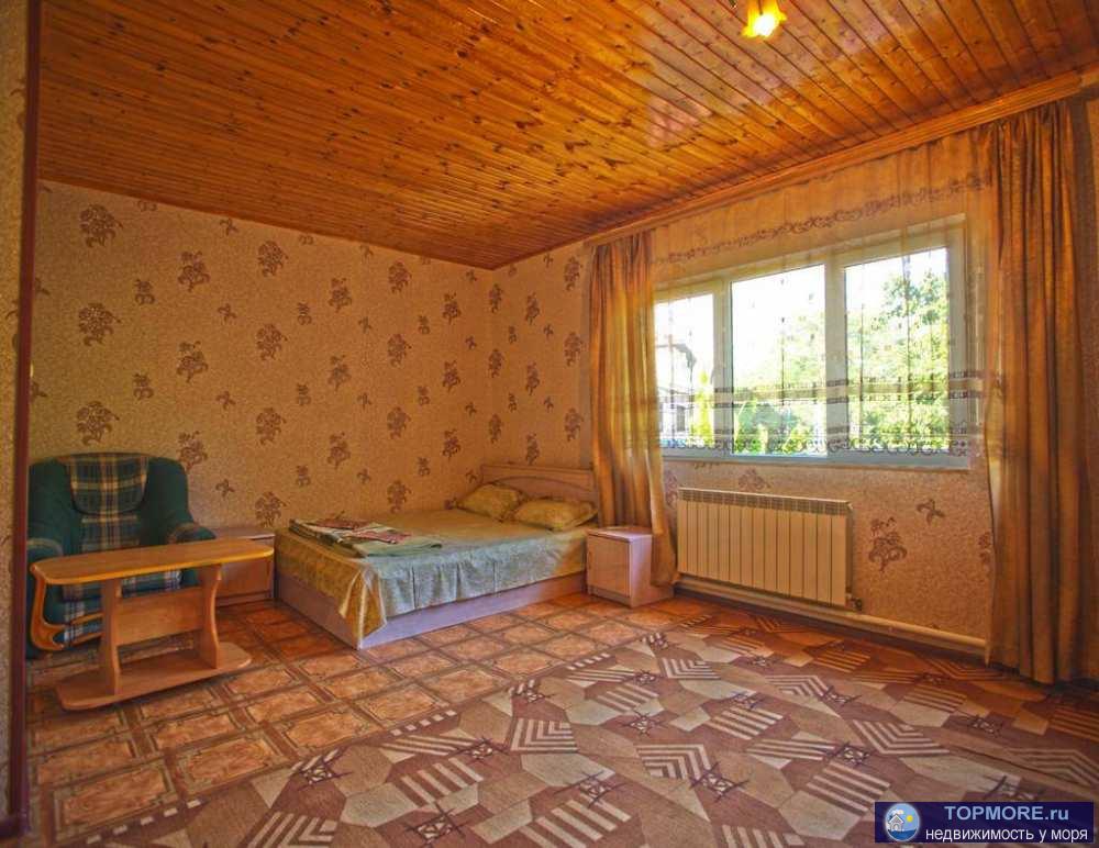 Продается домовладение в центре поселка. Первый этаж для личного проживания, 2 и 3 для сдачи, готовый бизнес 100%...