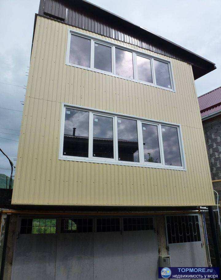 Трехэтажный жилой гараж 200 кв.м. Все коммуникации.