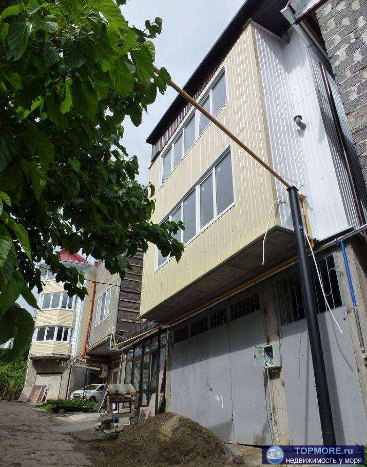 Трехэтажный жилой гараж 200 кв.м. Все коммуникации. - 1