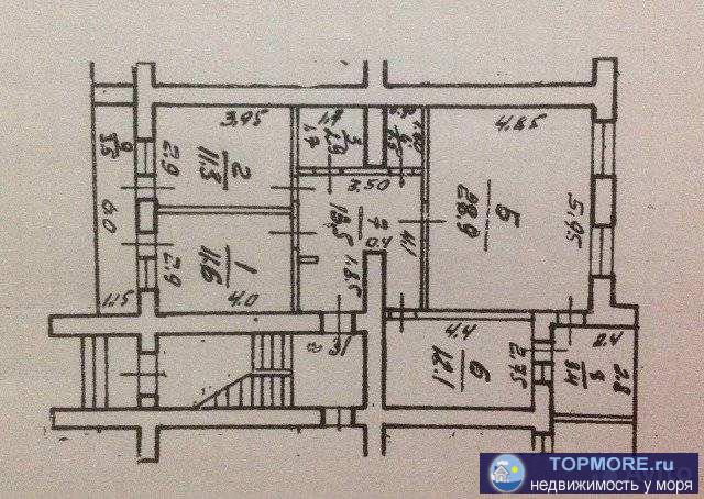 Все комнаты в квартире изолированные. Имеются две остекленные лоджии.