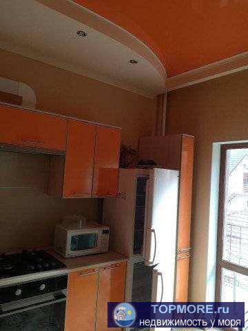 Продам хорошую уютную квартиру вблизи моря в квартире сделан 100 процентный ремонт!бытовая техника и мебель остаются... - 1