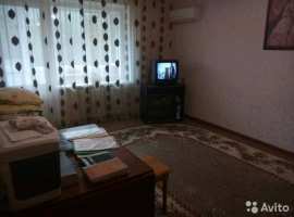 Продаю 2х  комнатную уютную  квартиру, в спальном районе. Окна мтп,...