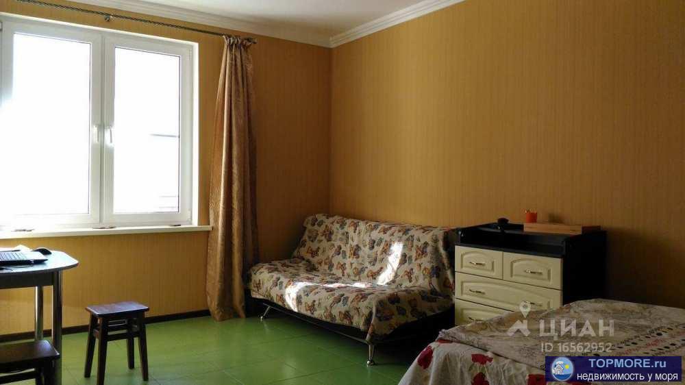 Квартира жилая с отличным ремонтом, теплые полы, кухня и ванная полностью оборудованы, мебель в комнате, окна во двор... - 1