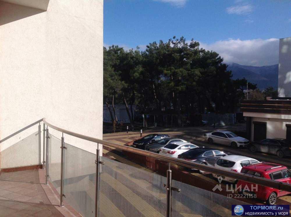 Срочно продается 2 х комнатная квартира в жк Акватория на первом этаже (высота первого этажа 4-5 ) метров , общей...