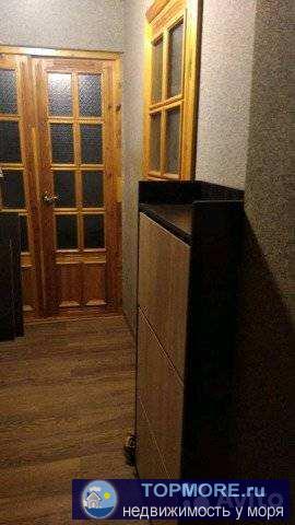 Продаётся 2х комнатная квартира,пл 47 м2+6м2 застекленная  лоджия, подвал, мп окна,свежий ремонт, ламинат,натяжные... - 2