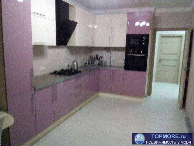 торг! срочно! Продается двухкомнатная квартира с дизайнерским ремонтом. В квартире: 2- спальни, гардеробная,... - 2