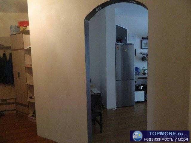 Просторная квартира с ремонтом и автономным (газ) отоплением, в развитом районе, проблем с парковкой, школой, садиком... - 2