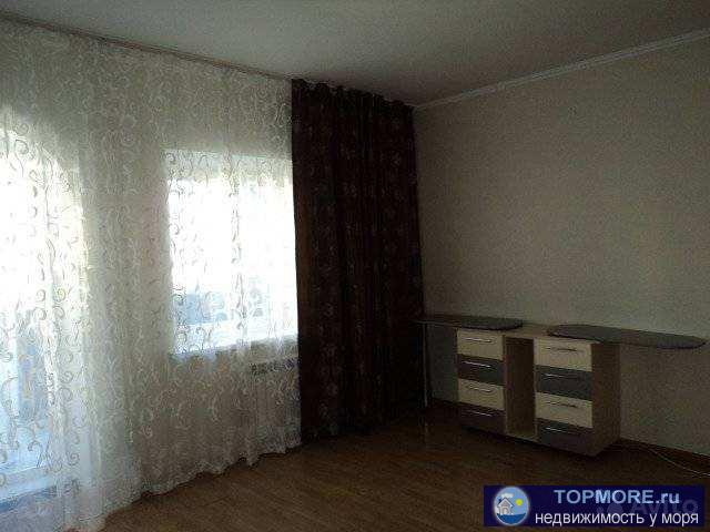 Остается техника и мебель на фото кроме холодильника и стир. машины. Центральное отопление. Нагрев теплой воды...