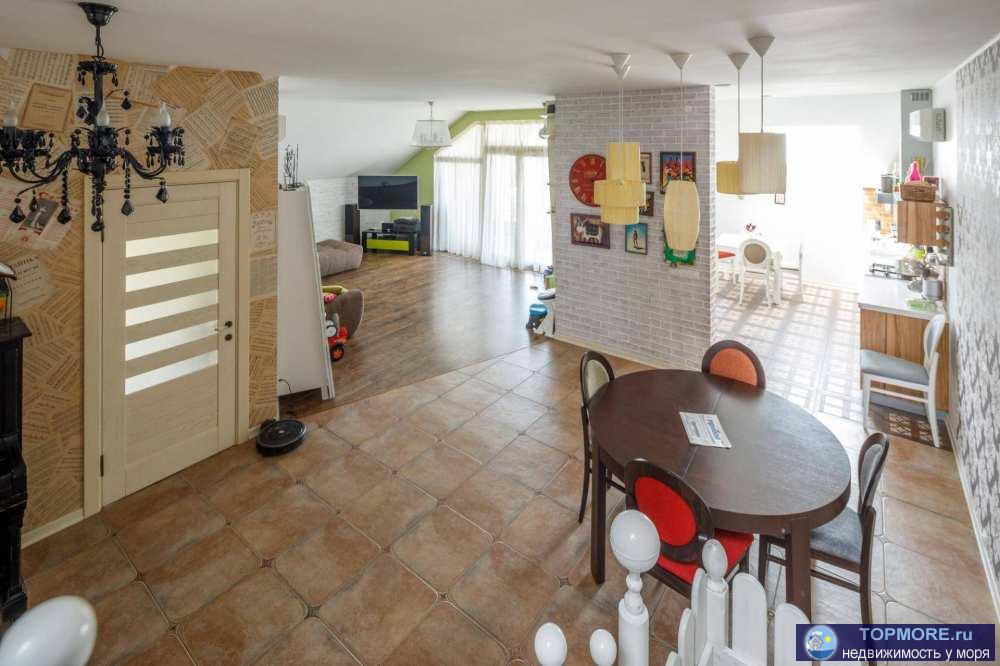 Квартирой владеем с момента ввода дома в эксплуатацию с декабря 2011года. Ремонт виден на фотографиях. Оставляем...