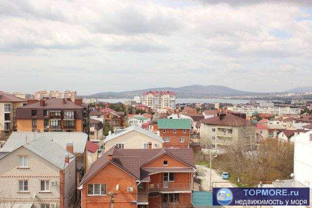 Внимание продажа от агенства! Продается 2-х комнатная квартира с большой кухней - гостиной!  Общая площадь квартиры...