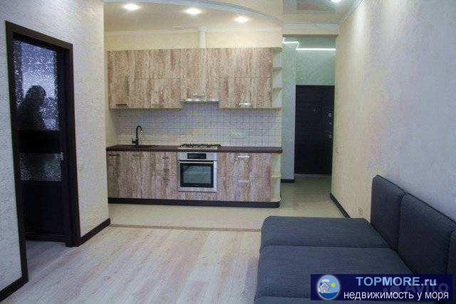   Продаю в жк 'Фаворит', Толстый мыс новую видовую квартиру  с ремонтом.Панорамные окна на кухне и в комнате от пола... - 2