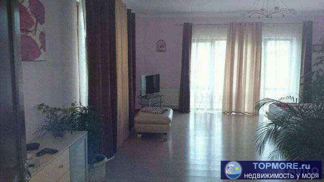 Центр города (7 мин. пешком удаленность от моря), тихое место. Малоквартирный 4 этажный дом. Огороженная охраняемая...