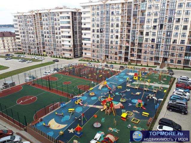 В престижном комплексе бизнес-класса продается отличная квартира 75м. До моря 10 минут пешком. Распашонка. Комнаты 21...