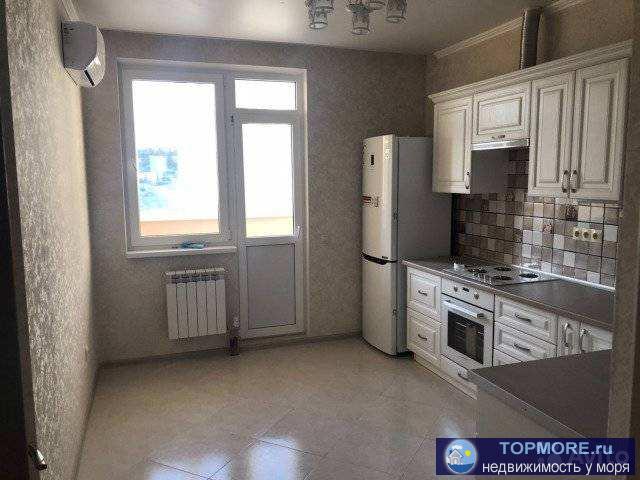 Продажа / Квартиры, Геленджик, микрорайон Северный, 5 800 000 р. Квартира очень уютная, с видом на море и во двор, две застекленные лоджии; тёплая, светлая, с отличным ремонтом,... - 1