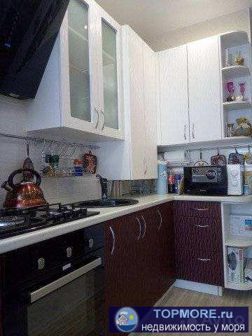 В жк 'Черноморский' продается квартира распашонка,с двумя сан. узлами, с кухни есть вид на море. Новый ремонт, мебель... - 1