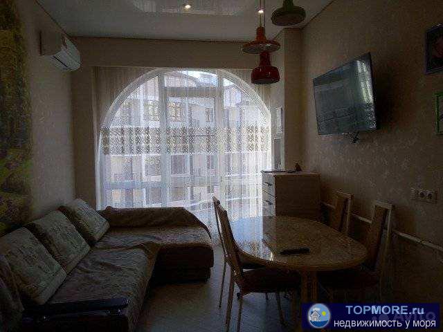 В жк 'Черноморский' продается квартира распашонка,с двумя сан. узлами, с кухни есть вид на море. Новый ремонт, мебель... - 2