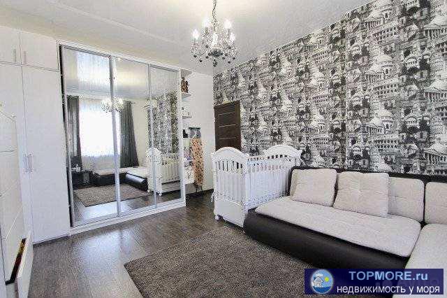 Продается уютная однокомнатная квартира на тихой улице в новом доме 2013 года постройки в 500 метрах от моря!...
