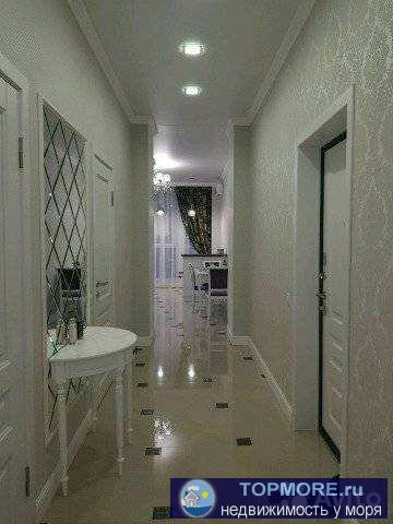 Продается евродвушка, распашонка.  В 350 метрах от пляжа Садов Морей. В квартире выполнен ремонт в стиле Неоклассики....