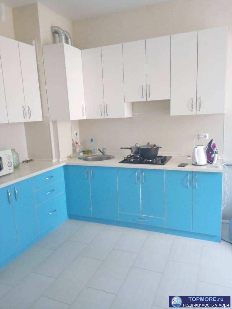 Продаю новую уютную квартиру, ремонт делали для себя, везде теплые полы, мебель остается. Окна выходя на маленькую... - 2