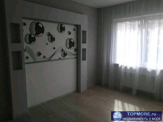 Теплый пол, в кухне фасады не оставляют отпечатки пальцев, инсталляция, уютная светлая, окна во двор, до моря...