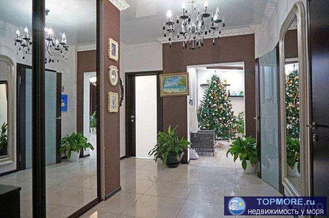 4-х комнатная квартира, площадью 127 м,  с великолепным видом на бухту из каждой комнаты. Хороший ремонт, мебель,...