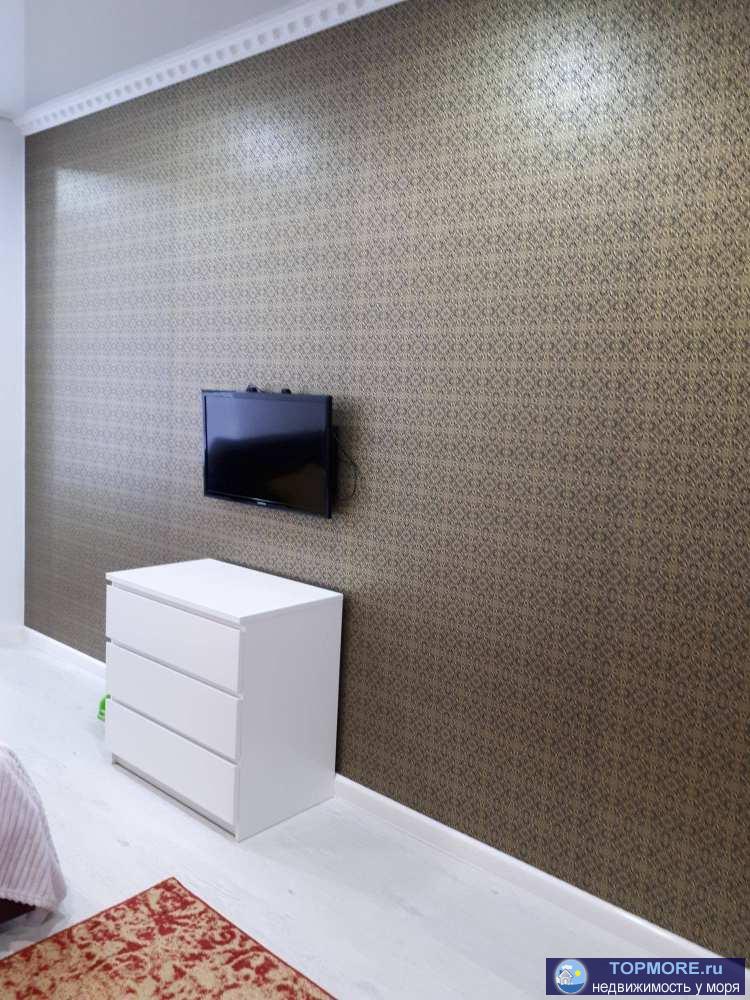 Продаю евродвушку с евроремонтом , продаю с мебелью с бытовой техникой все кроме телевизоров , ремонт делали для себя... - 1