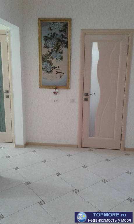 Продается 2 х ком кв в г Геленджик, 80 м кв, с мебелью, до моря 100 м, рядом ресторан, магазины, прогулочная...