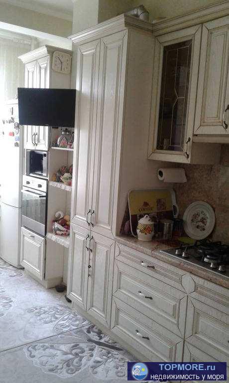 Продается 2 х ком кв в г Геленджик, 80 м кв, с мебелью, до моря 100 м, рядом ресторан, магазины, прогулочная... - 1