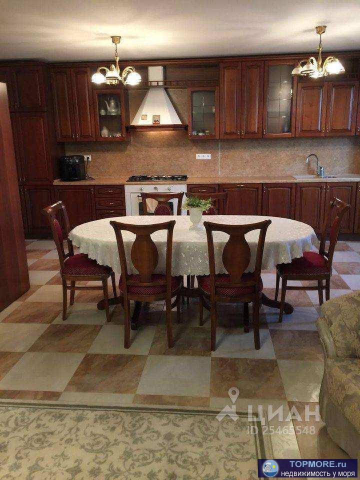 Продаю уютную светлую 2х комнатную квартиру. В квартире 2 спальни и просторная кухня, гостинная.  Мебель : шкафы,... - 2