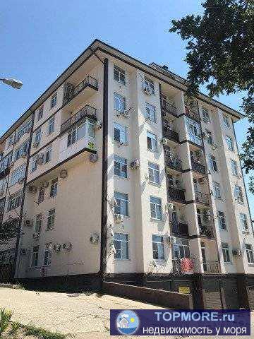 Фактически трехкомнатаня квартира. Гостиная объединена с кухней. На фото видно.  Большая квартира с дорогим,... - 1