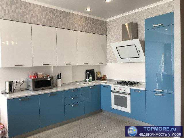 Фактически трехкомнатаня квартира. Гостиная объединена с кухней. На фото видно.  Большая квартира с дорогим,... - 2