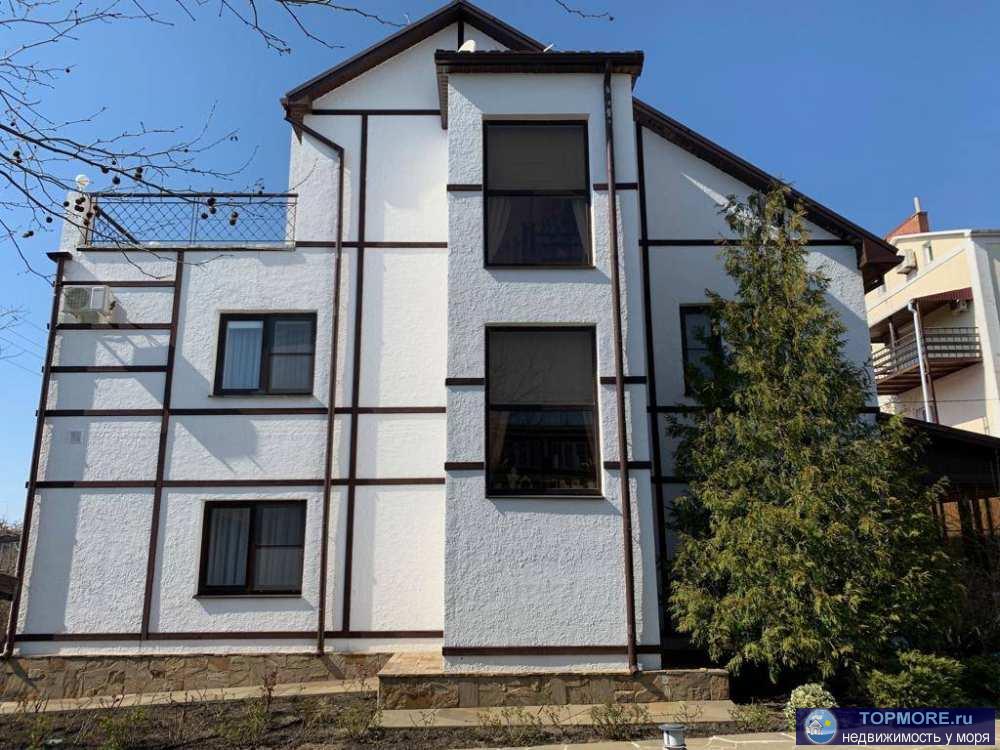 Продажа / Дома и коттеджи, Геленджик, Кипарисовая улица, 30 000 000 р. Шикарный дом для отдыха и постояного места жительства рядом с Гольф-клубом.Участок 6 соток с ландшафтным дизайном,... - 1
