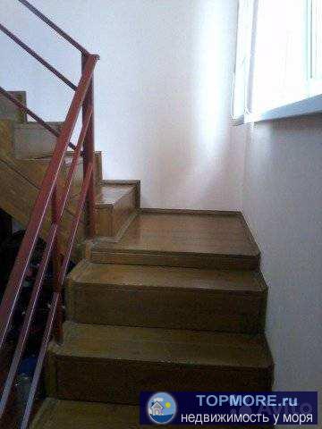 Продам дом два  этажа. На первом этаже кухня столовая, кладовка, санузел.  На втором этаже три комнаты, есть комната...