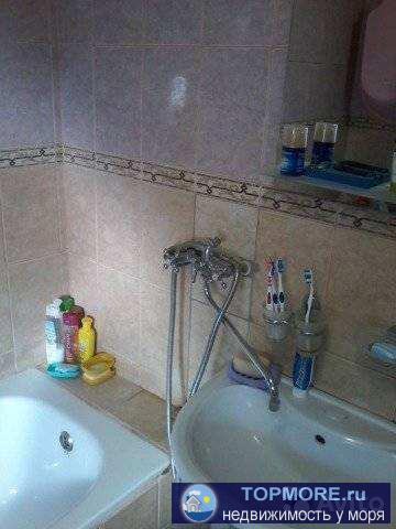 Продам дом два  этажа. На первом этаже кухня столовая, кладовка, санузел.  На втором этаже три комнаты, есть комната... - 1