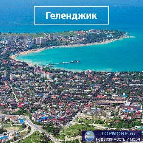 Продам 3-х этажный дом площадью 350 кв.м. в районе авторынка. Хороший подъезд(асфальт и бетонка), недалеко остановка...