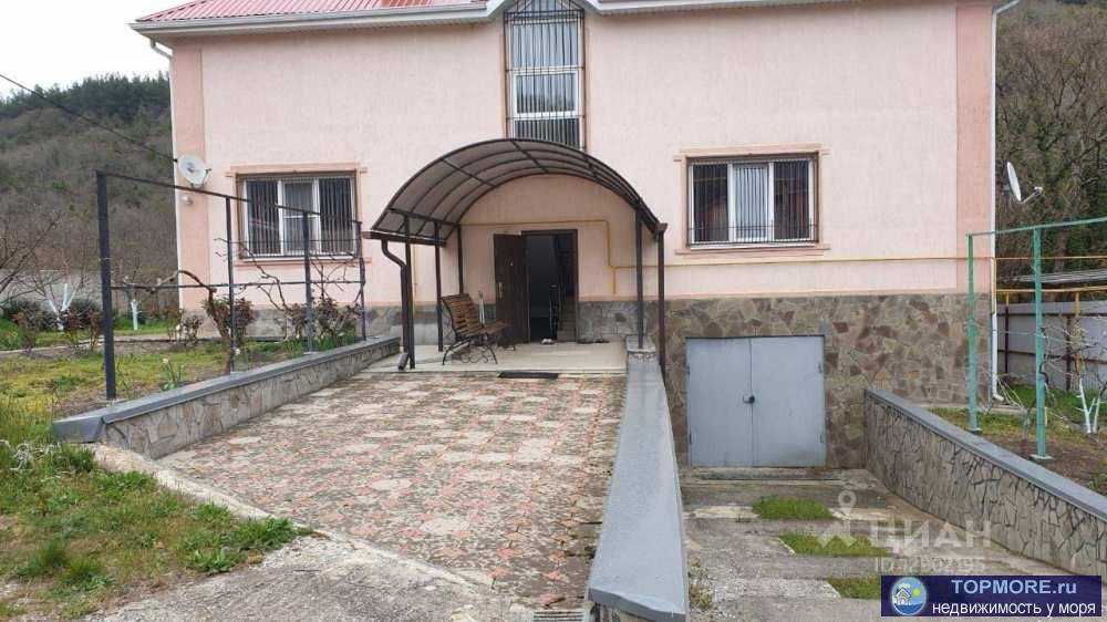 Продается домовладение в с/т 'Маяк 1', общей площадью 161,5 кв.м, земельный участок площадью 900 кв.м. Дом построен и...