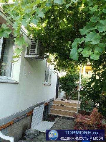 Продаем в Геленджике дом, в районе Голубой бухты. Море рядом , ремонт , плодоносный сад. парковочное место.... - 1