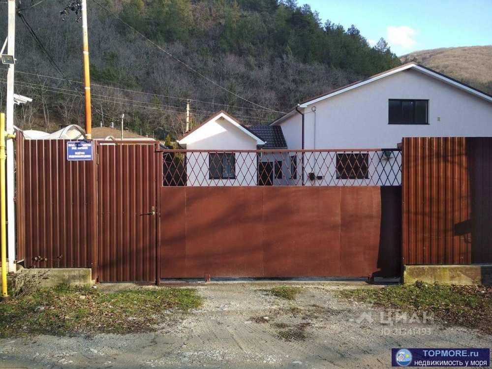 Полностью готовый жилой дом (с пропиской) с мебелью и техникой. Всего 6 комнат. На первом этаже 4 комнаты, кухня, 2...