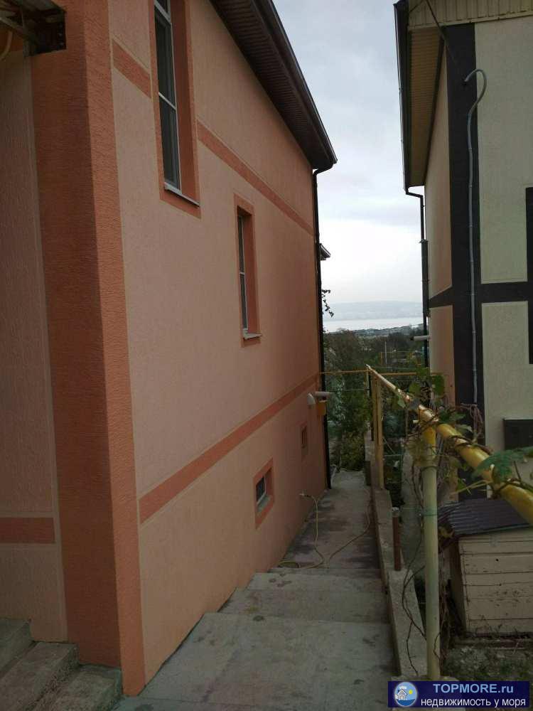 С балкона прекрасный вид на бухту Геленджика,в нижний этаж отдельный вход ,можно сдавать квартирантами.На всех этажах... - 1