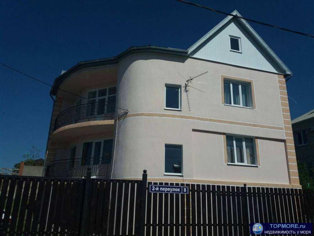 Продаётся для житья или коммерции дом. В городе Геленджик.1 км. до моря, 300 метров до Аэропорта, вокруг...