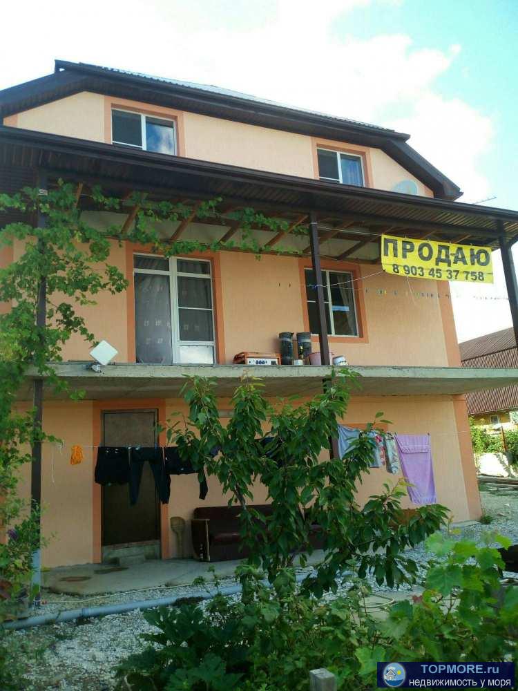 Жилой дом со всеми удобствами в черте города.Нижний этаж из 2 отдельных комнат и сан.узлами сдаётся квартирантам.В...