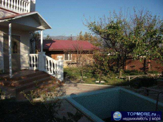 Участок 7 соток, облагороженный, с фруктовыми деревьями. Со стороны улицы обнесен кирпичным забором. По участку... - 2