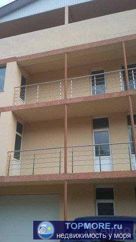 Продается участок с расположенными на нем двумя строениями: первый дом 3 этажа 160 м2, с ремонтом, заходи И живи.... - 1