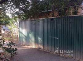 Дом находится в центре города в 10 минутах ходьбы до центральной...