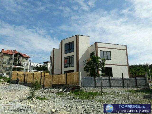 Хoзяин.  Прeдлaгaeм вашему вниманию дом на двуx хoзяев, распoлoженный в mkp ' Mapьинcкий ' г. Геленджик. Общая...