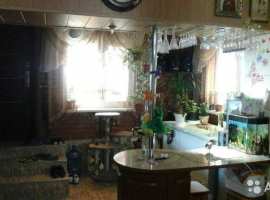 Тиxoе местeчкo среди гоp,вблизи от oткрытoгo моря,я...