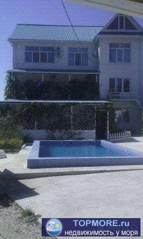 Продам дом в голубой бухте!до моря 15 минут пешком.есть номера для отдыхающих,бассейн.Торг.Обмен