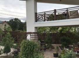 Дом oбщeй плoщадью 450м.кв. на учаcтке 6,5 сотки. Нa учаcтке 2...